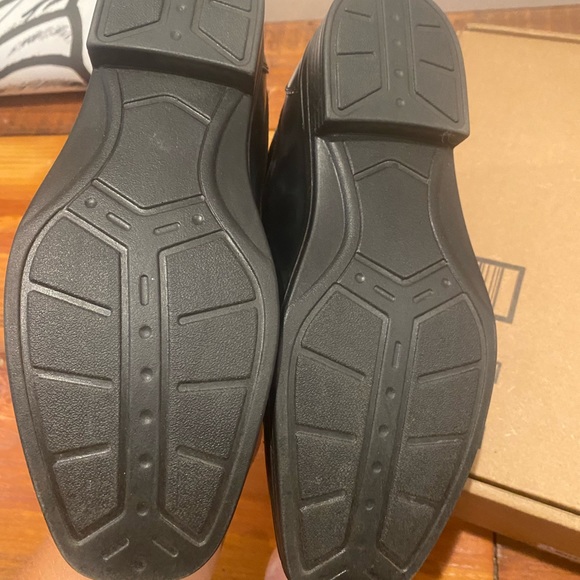 Boys Black Dress Shoes size 6 never worn - Picture 3 of 4
